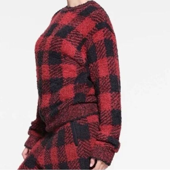 SKIMS Red and Black Plaid fuzzy lounge Top PJ Top, Size Small/Medium, NWT - Picture 1 of 7